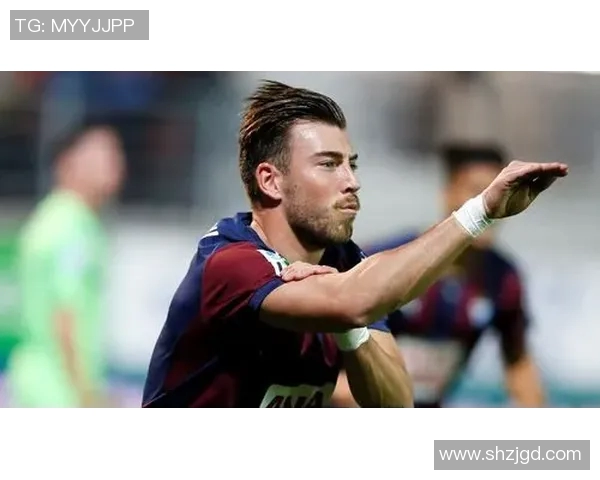 世界足球明星俱乐部的崛起与发展探秘：从草根到巅峰的传奇之路