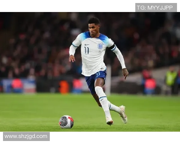 欧洲足球明星精彩射门瞬间回顾与分析尽显球场魅力与技巧